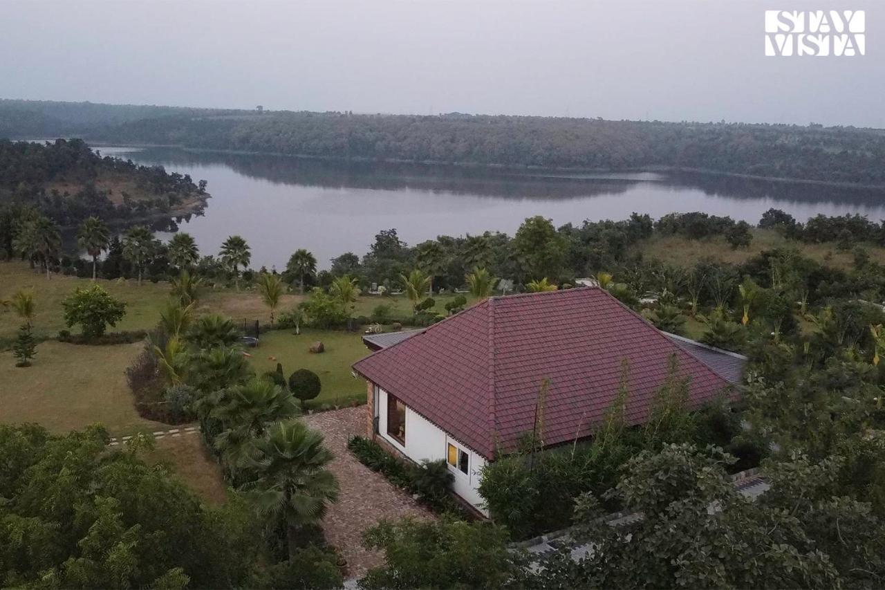 Stayvista'S Lakeside Whispers - Lake & Mountain-View Villa With Lawn & Indoor-Outdoor Games นาคปุระ ภายนอก รูปภาพ